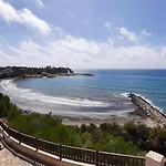 Two Bedroom Seafront 아파트