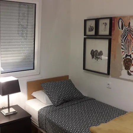 Two Bedroom Seafront 公寓 *